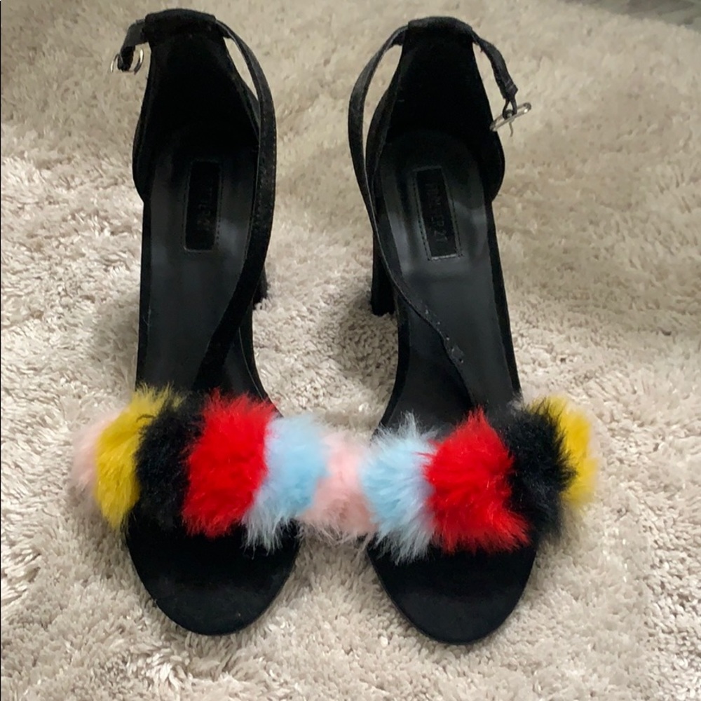 Multicolor fuzzy heel